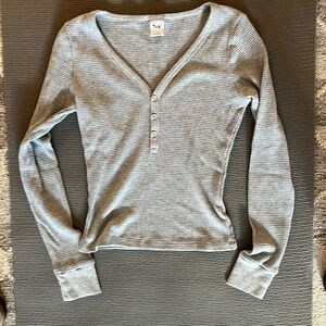 Aritzia TNA v-neck waffle T